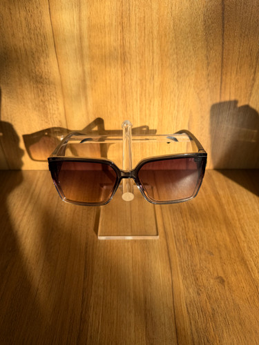 عینک آفتابی زنانه برند FENDI