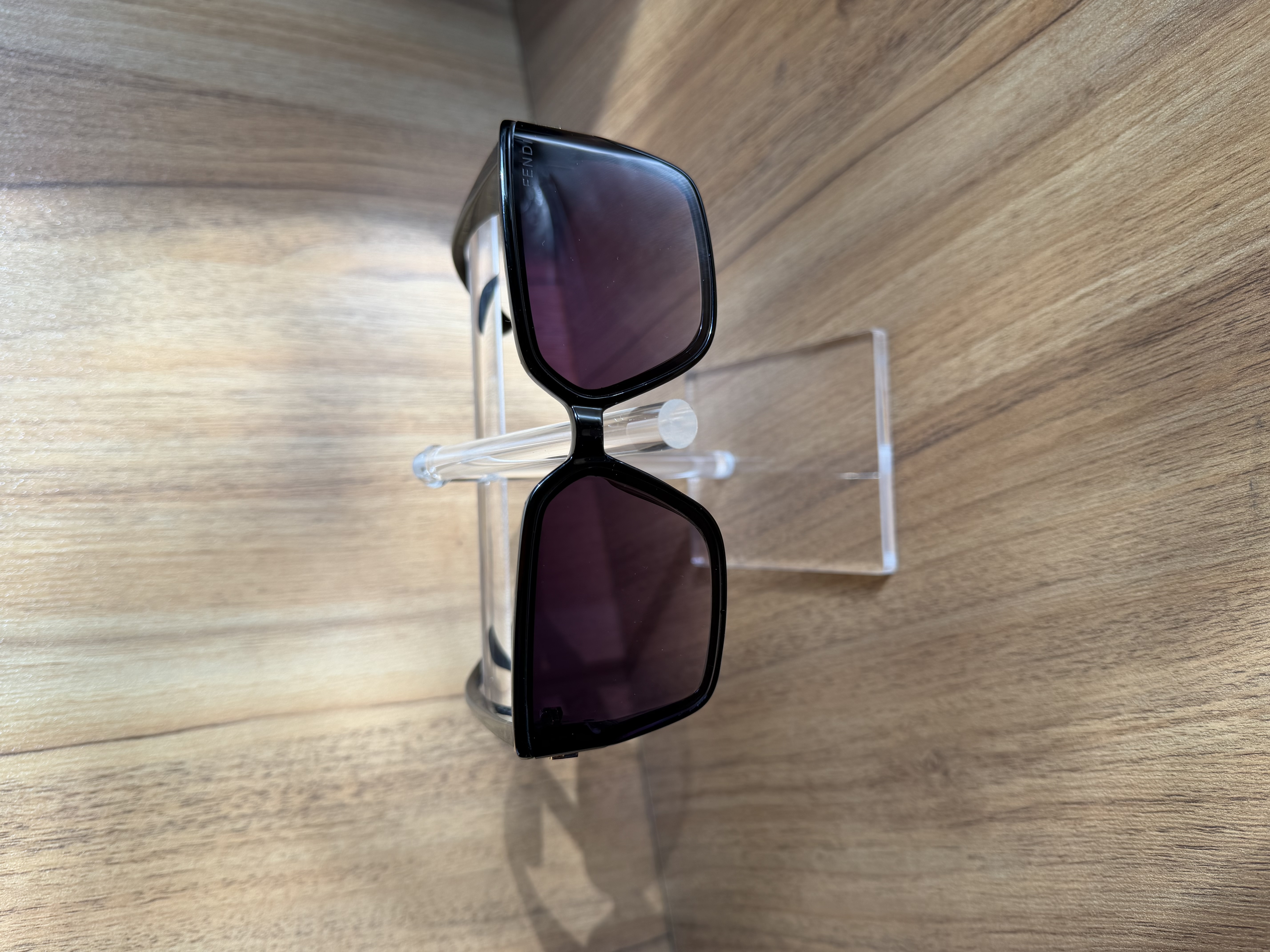 عینک آفتابی  زنانه برند FENDI